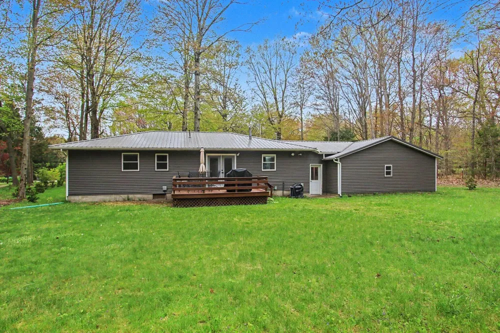 18412 148th Avenue Spring Lake, MI 49456