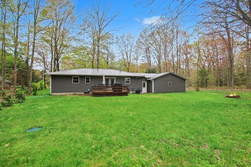 18412 148th Avenue Spring Lake, MI 49456