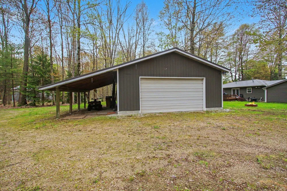18412 148th Avenue Spring Lake, MI 49456