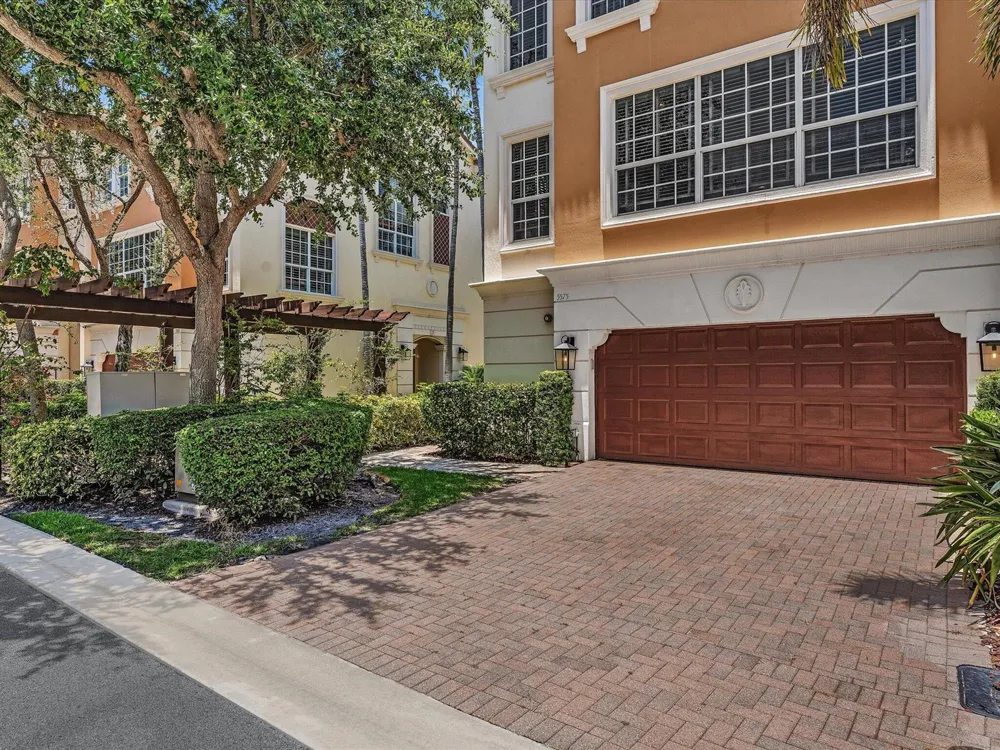 5575 NE Trieste Way Boca Raton, FL 33487