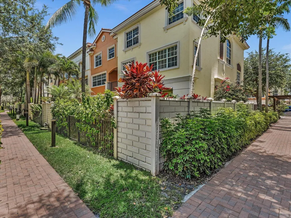 5575 NE Trieste Way Boca Raton, FL 33487