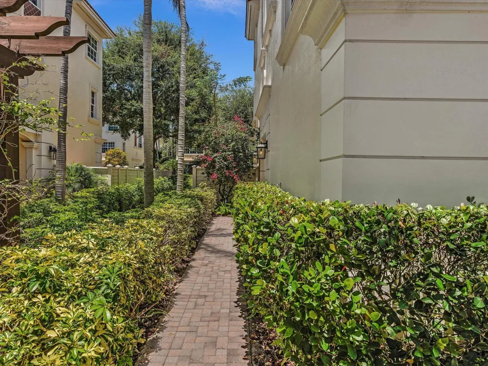5575 NE Trieste Way Boca Raton, FL 33487