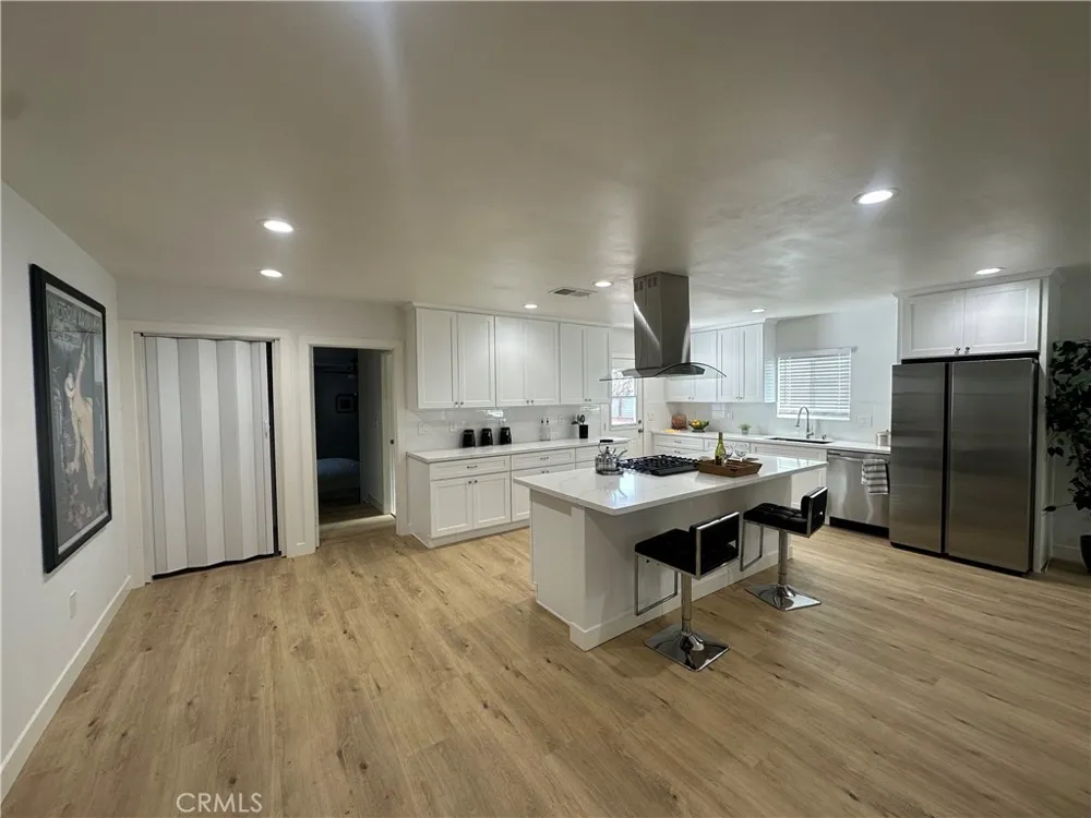 5344 Adenmoor Lakewood, CA 90713