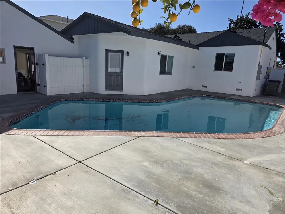 5344 Adenmoor Lakewood, CA 90713
