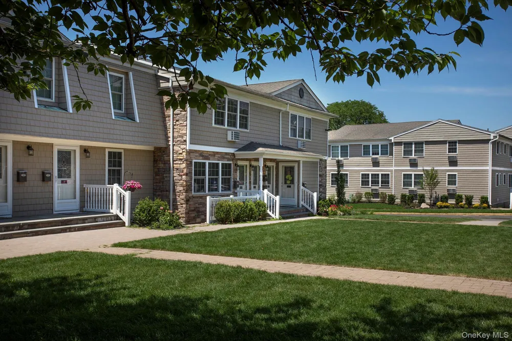 40 Fairfield Way #EL09 Commack, NY 11725