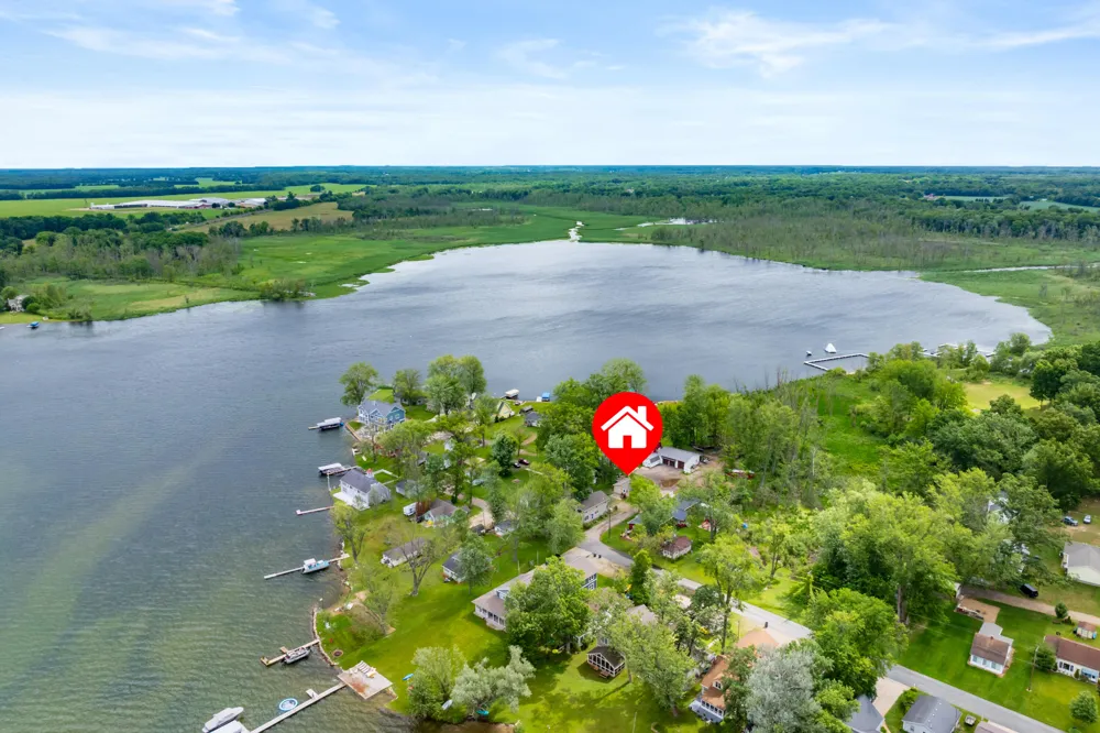 7949 Oak Street Vicksburg, MI 49097