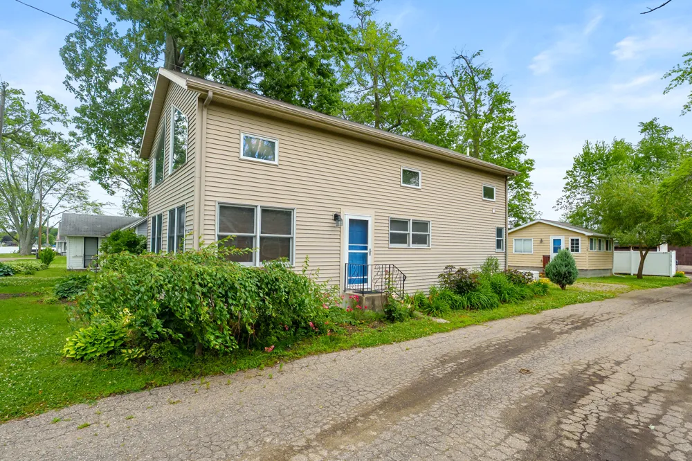 11065 E Indian Lake Drive Vicksburg, MI 49097