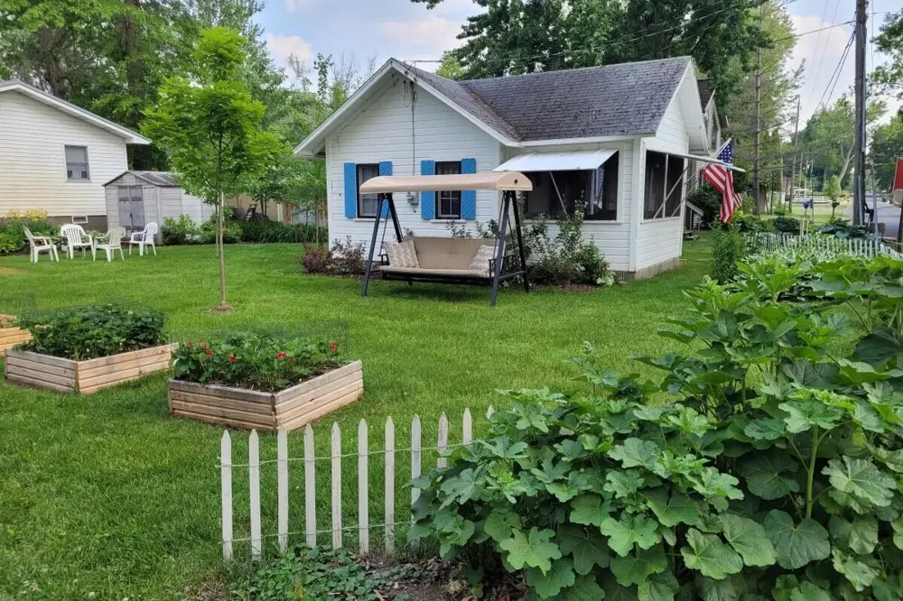 11055 E Indian Lake Drive Vicksburg, MI 49097