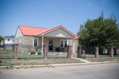 310 Ave L