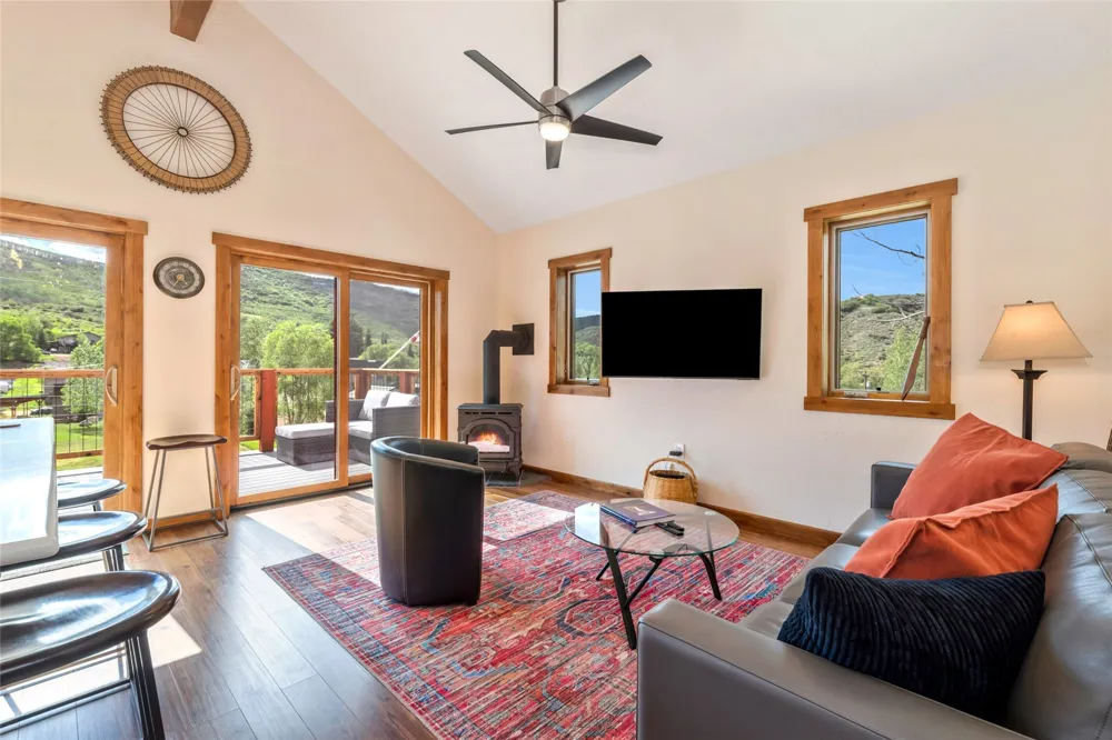 404 Bell Avenue Oak Creek, CO 80467
