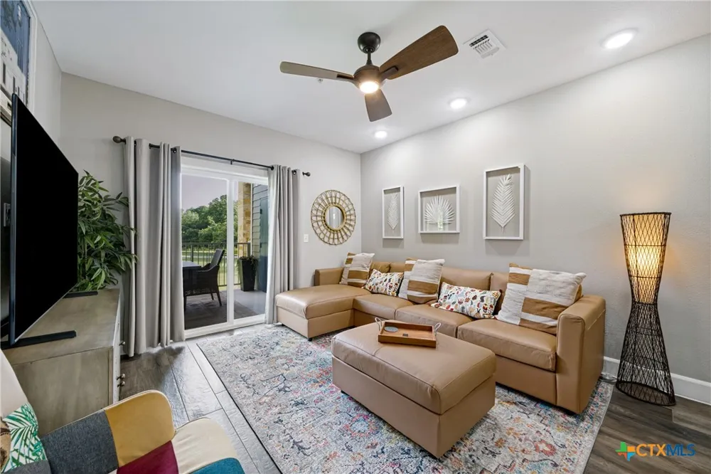 1228 Ervendberg Avenue #104 New Braunfels, TX 78130