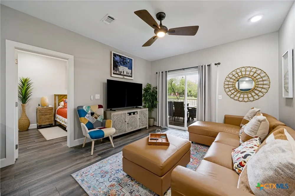 1228 Ervendberg Avenue #104 New Braunfels, TX 78130