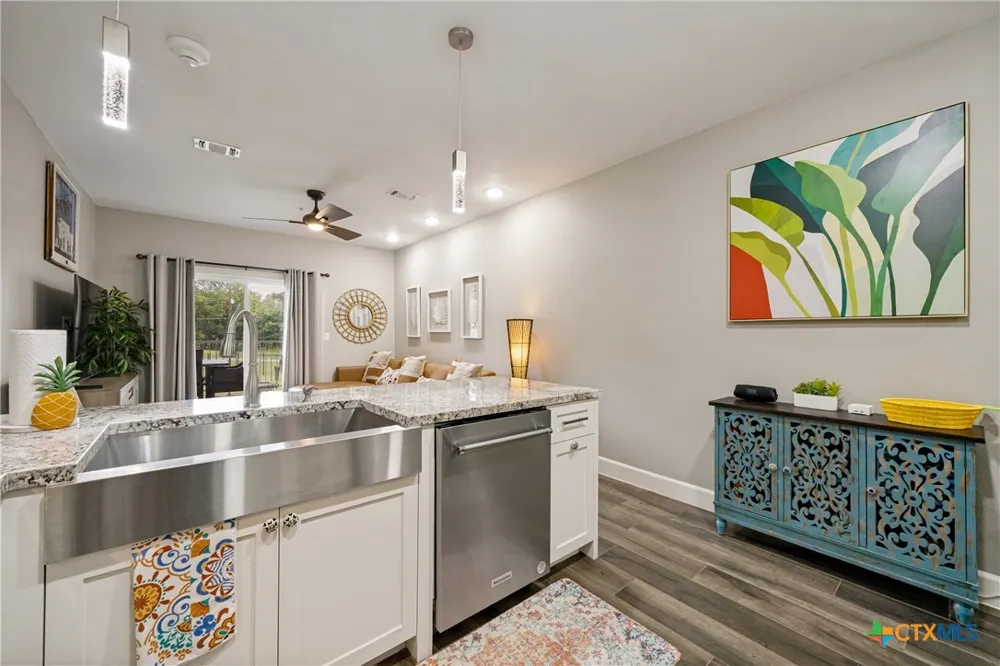 1228 Ervendberg Avenue #104 New Braunfels, TX 78130