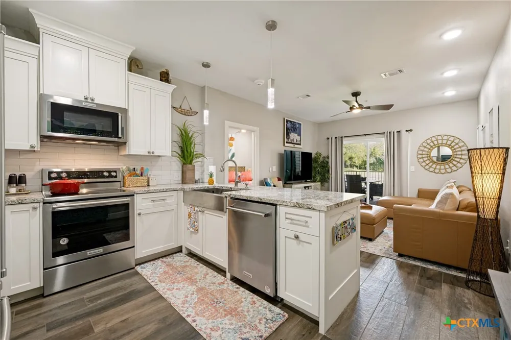 1228 Ervendberg Avenue #104 New Braunfels, TX 78130