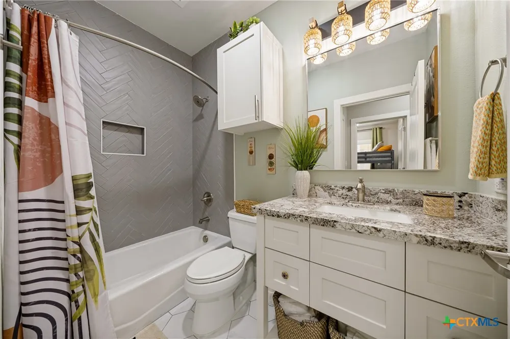 1228 Ervendberg Avenue #104 New Braunfels, TX 78130