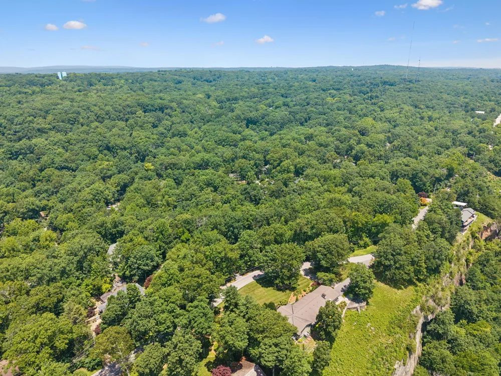 501 Palisades Drive Signal Mountain, TN 37377