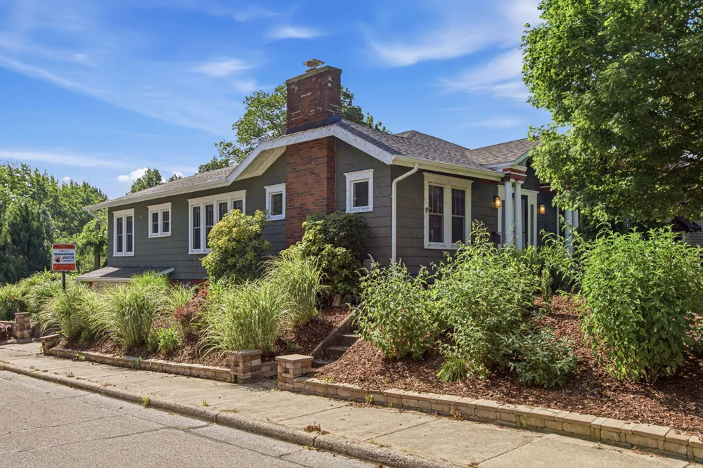 2501 Lakeview Avenue St. Joseph, MI 49085