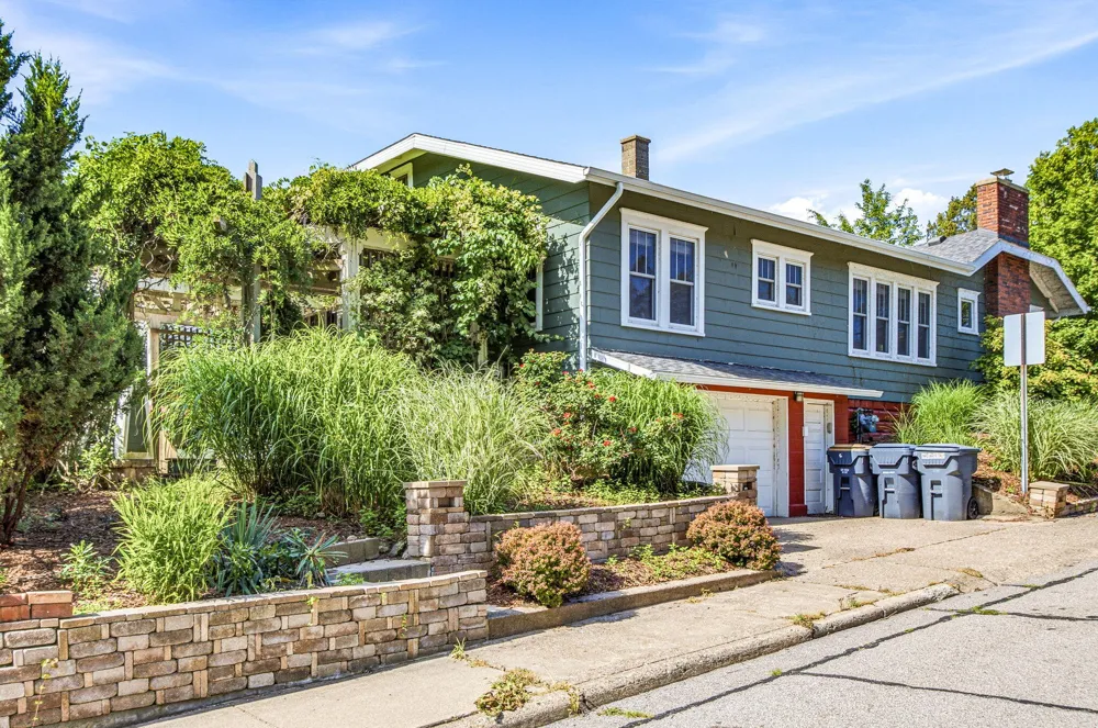 2501 Lakeview Avenue St. Joseph, MI 49085