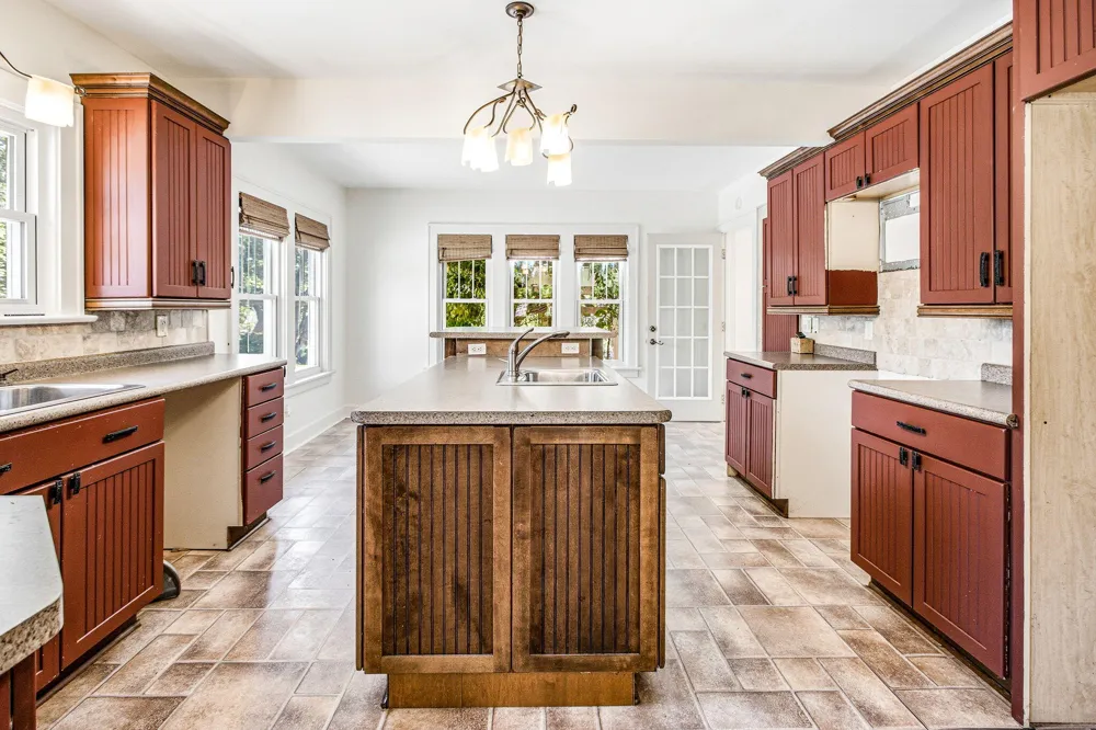 2501 Lakeview Avenue St. Joseph, MI 49085