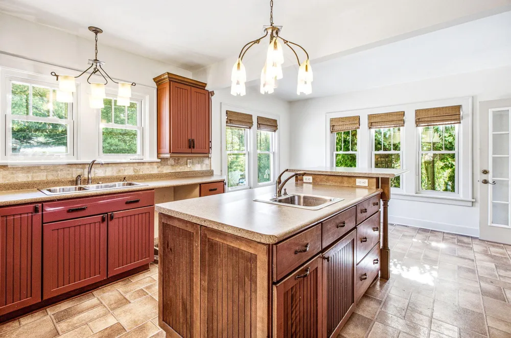 2501 Lakeview Avenue St. Joseph, MI 49085