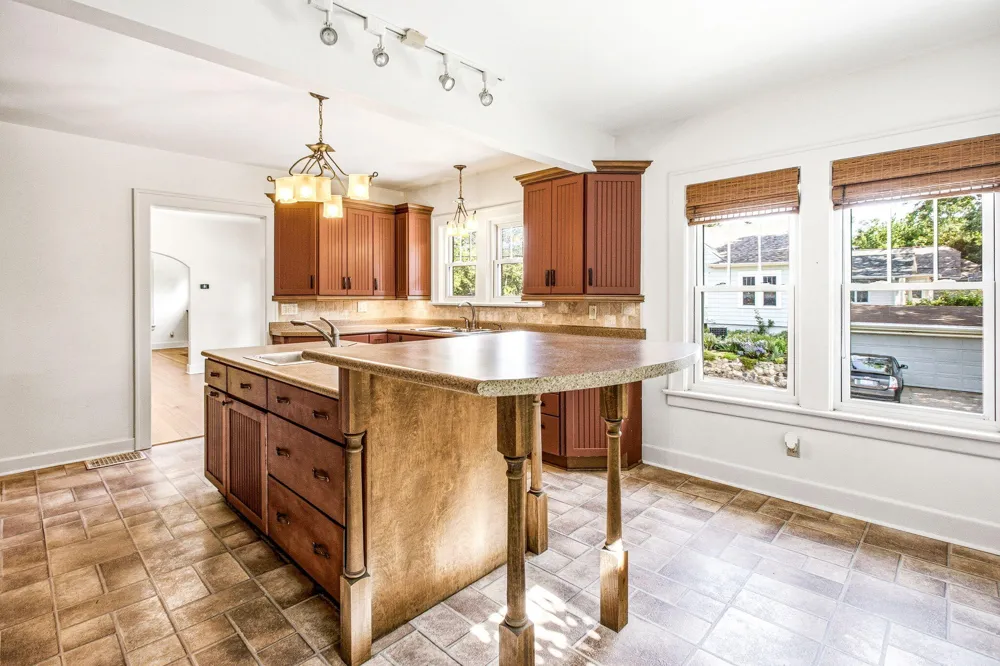 2501 Lakeview Avenue St. Joseph, MI 49085