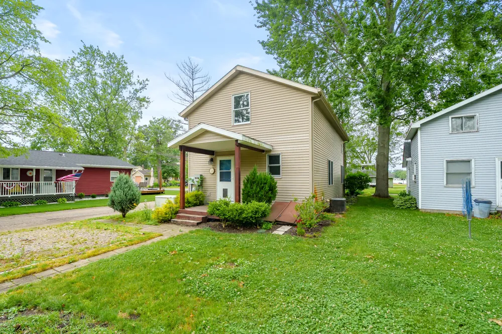 11065 E Indian Lake Drive Brady Township, MI 49097