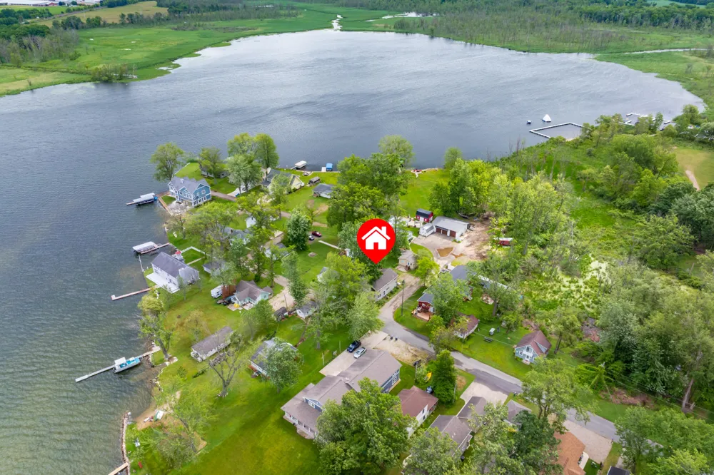 11065 E Indian Lake Drive Brady Township, MI 49097