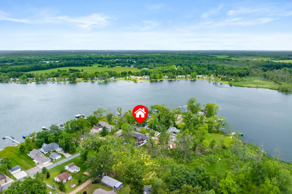 11065 E Indian Lake Drive Brady Township, MI 49097