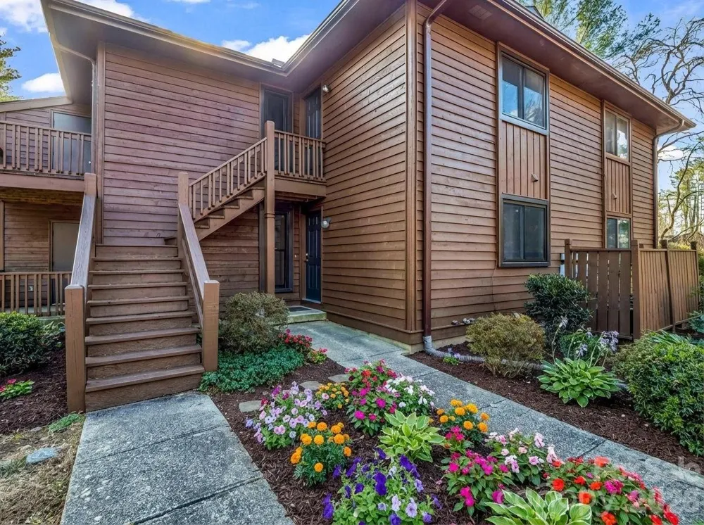 520 Courtwood Lane #8 Hendersonville, NC 28739