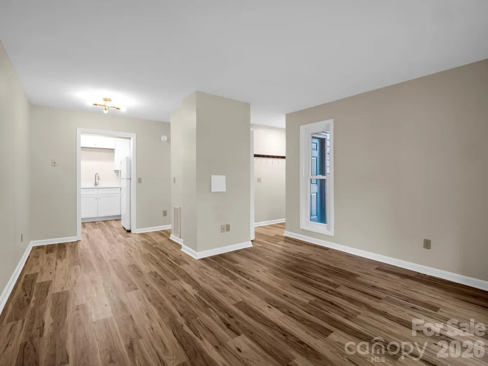 520 Courtwood Lane #8 Hendersonville, NC 28739