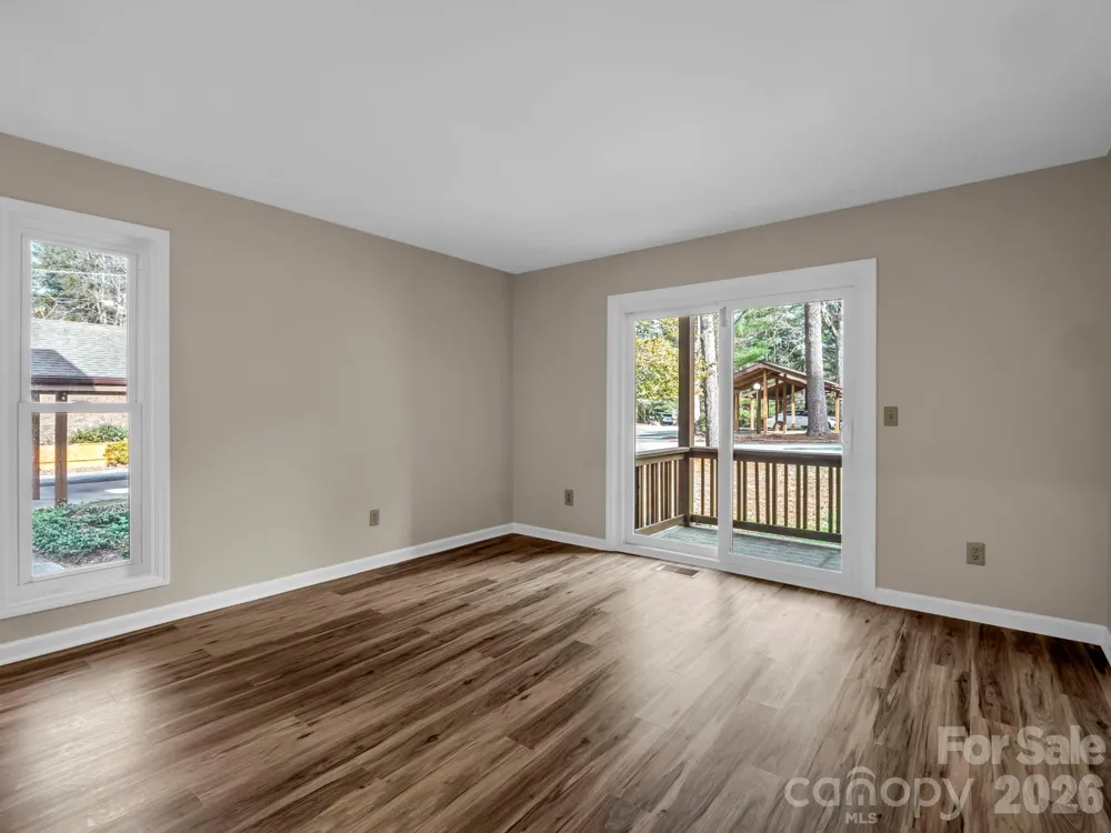520 Courtwood Lane #8 Hendersonville, NC 28739