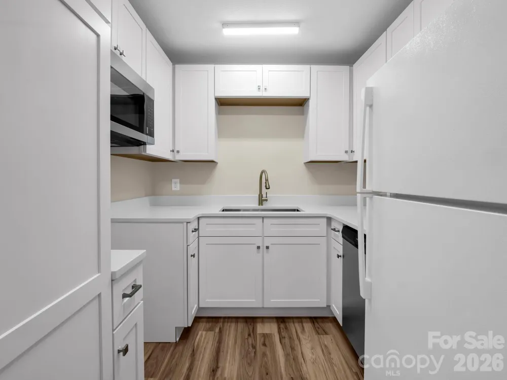 520 Courtwood Lane #8 Hendersonville, NC 28739