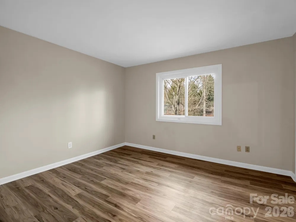 520 Courtwood Lane #8 Hendersonville, NC 28739