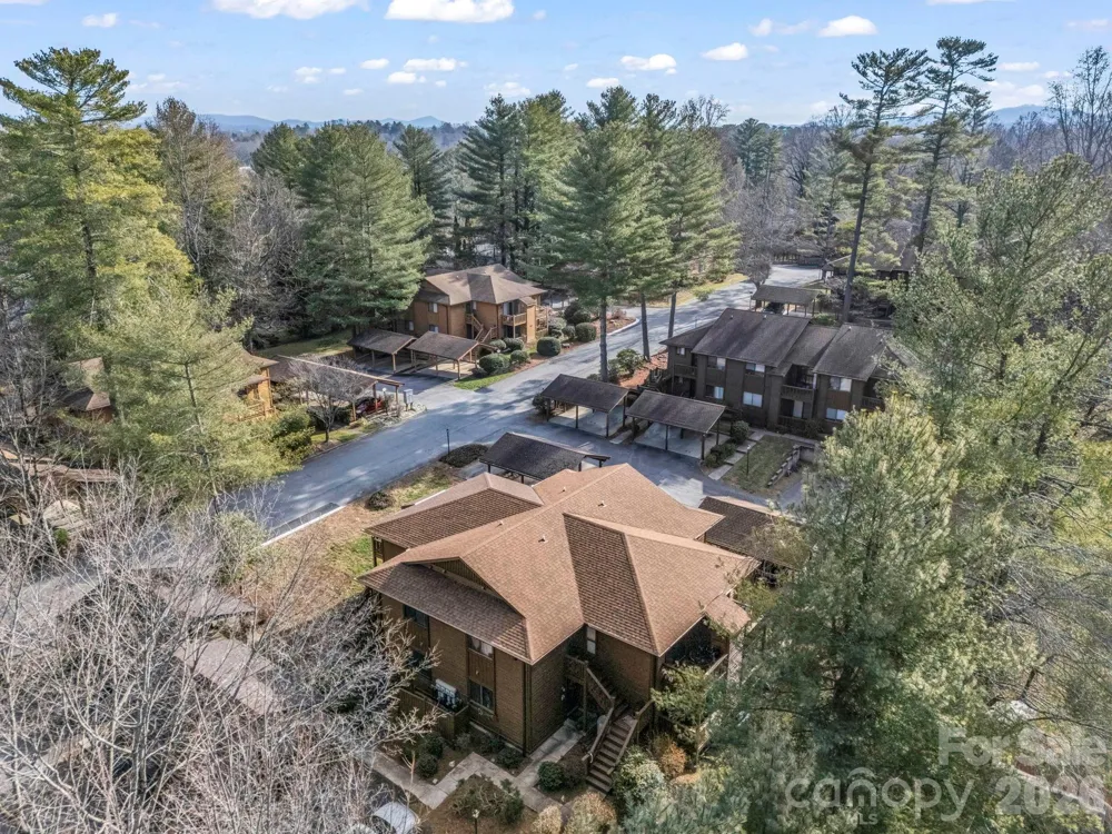 520 Courtwood Lane #8 Hendersonville, NC 28739