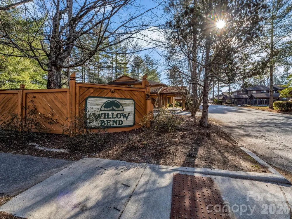 520 Courtwood Lane #8 Hendersonville, NC 28739