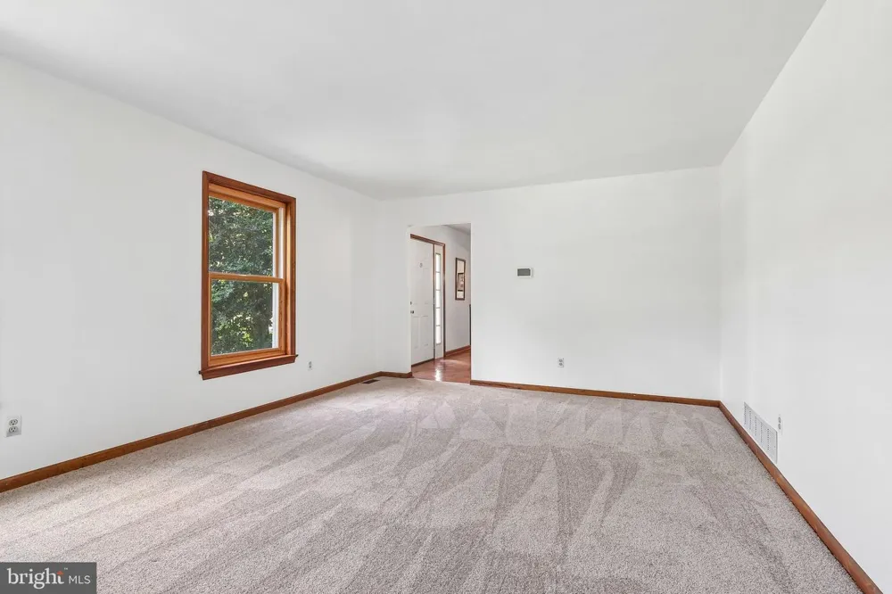 8 LONG DRIVE Downingtown, PA 19335