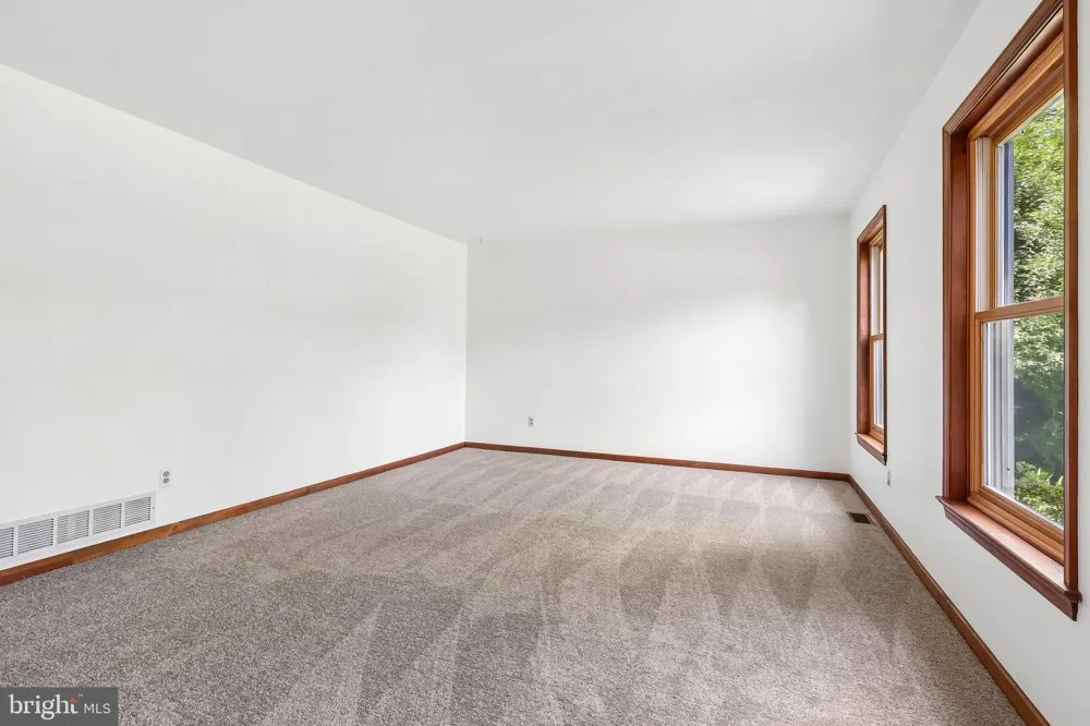 8 LONG DRIVE Downingtown, PA 19335