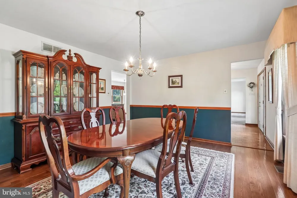 8 LONG DRIVE Downingtown, PA 19335