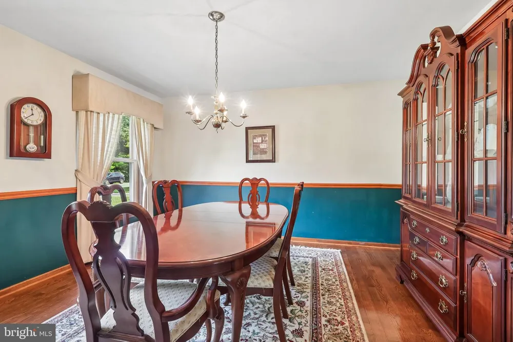 8 LONG DRIVE Downingtown, PA 19335