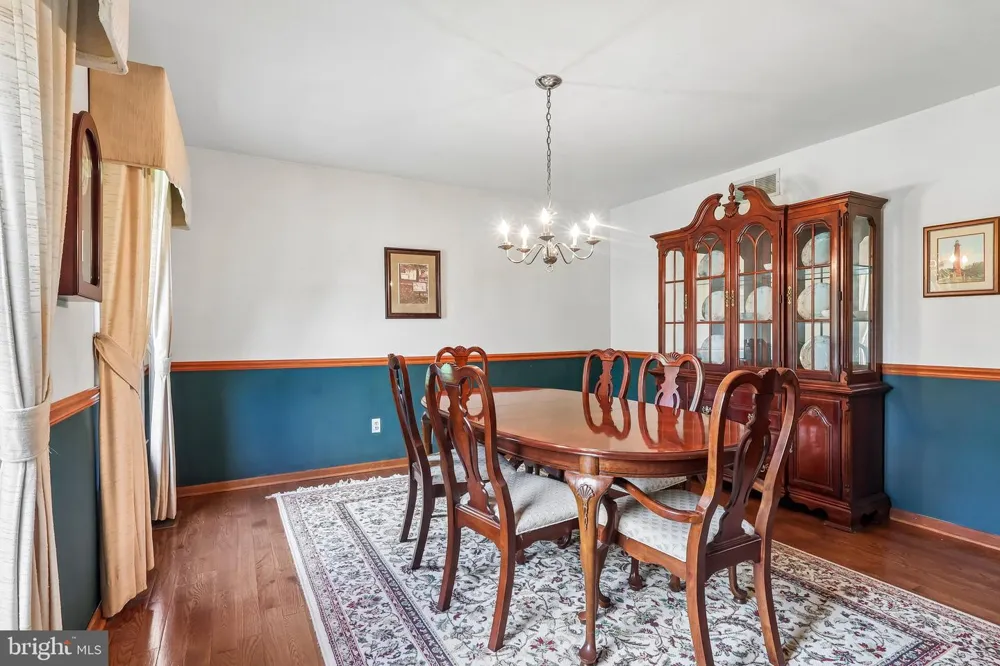 8 LONG DRIVE Downingtown, PA 19335