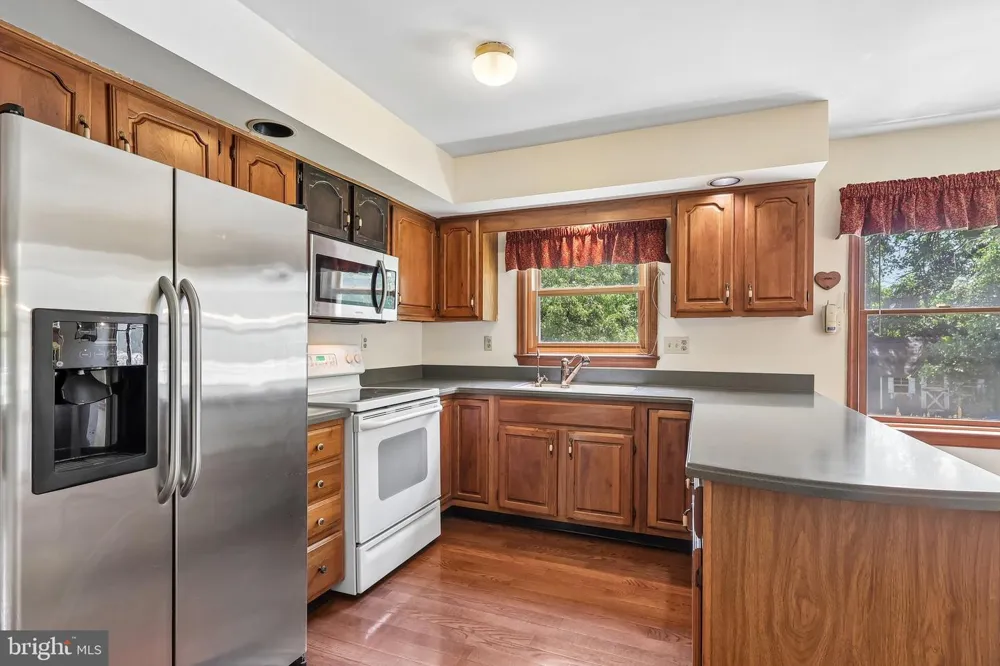 8 LONG DRIVE Downingtown, PA 19335