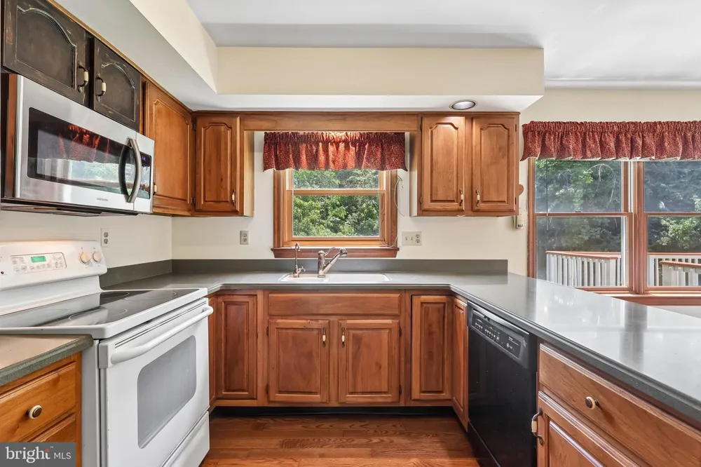 8 LONG DRIVE Downingtown, PA 19335