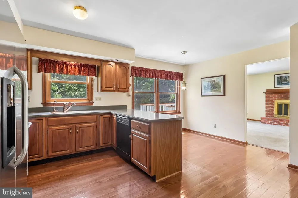 8 LONG DRIVE Downingtown, PA 19335