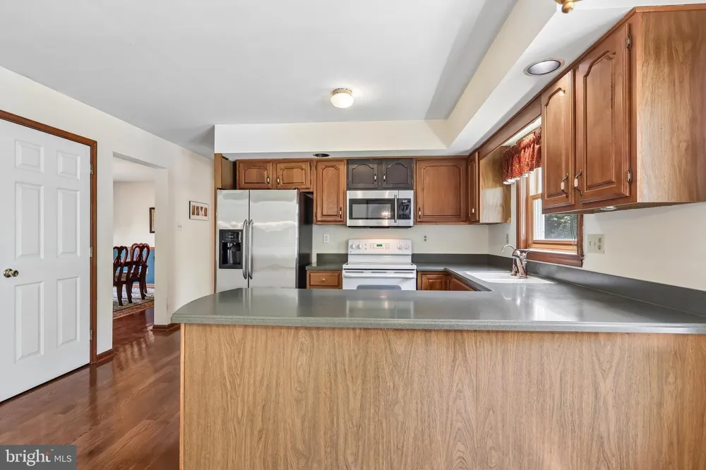 8 LONG DRIVE Downingtown, PA 19335