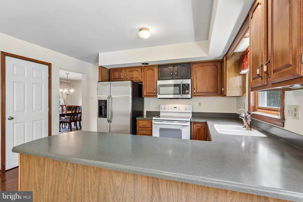 8 LONG DRIVE Downingtown, PA 19335