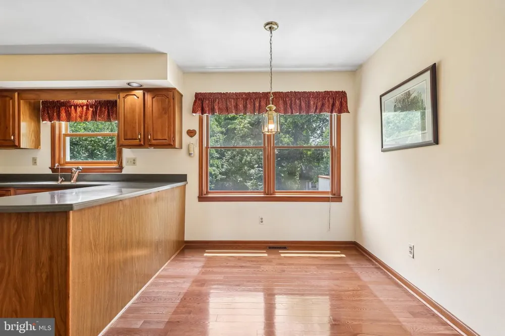 8 LONG DRIVE Downingtown, PA 19335