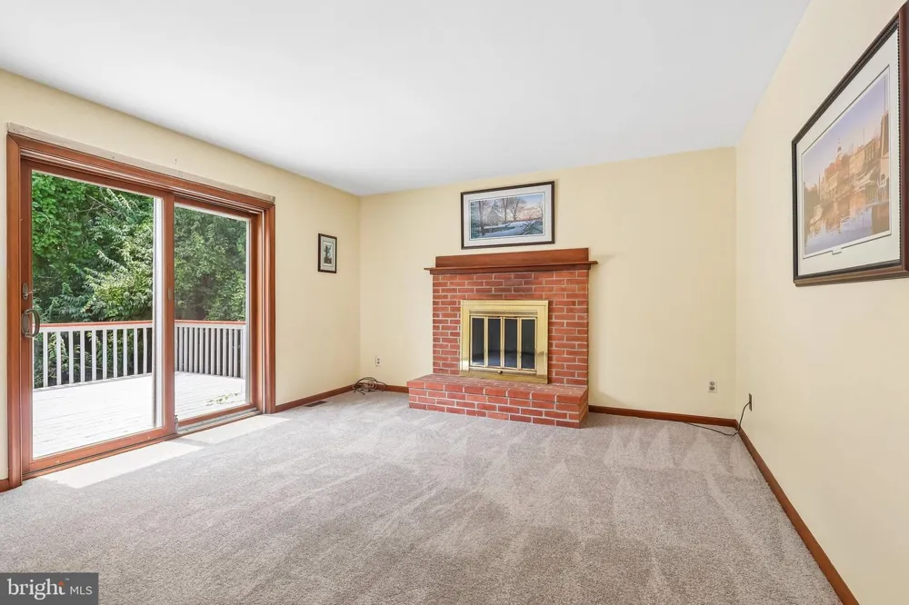 8 LONG DRIVE Downingtown, PA 19335