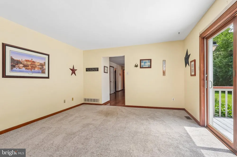 8 LONG DRIVE Downingtown, PA 19335