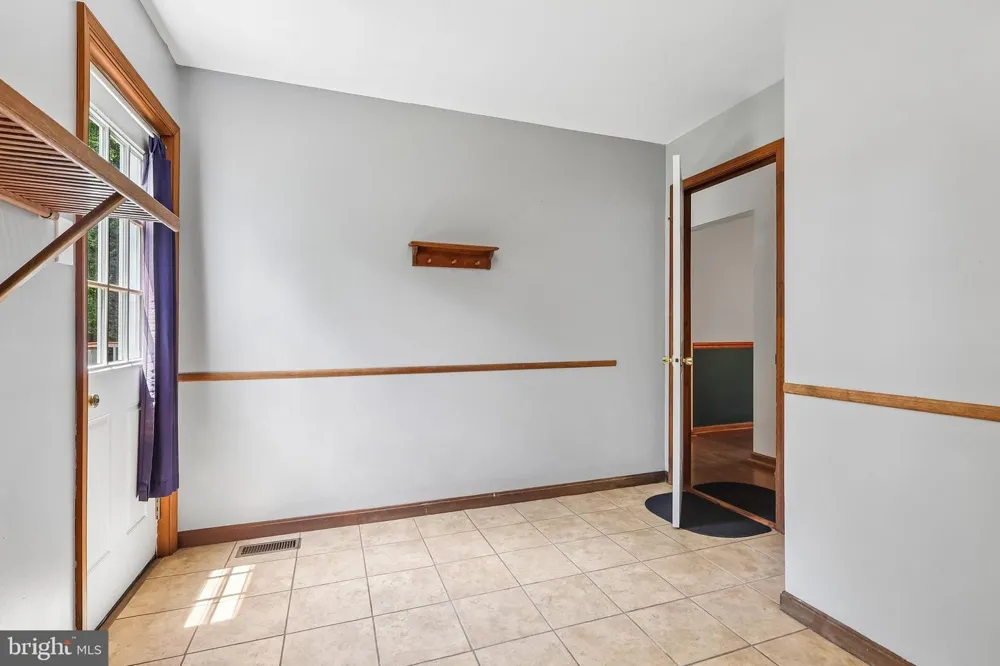 8 LONG DRIVE Downingtown, PA 19335