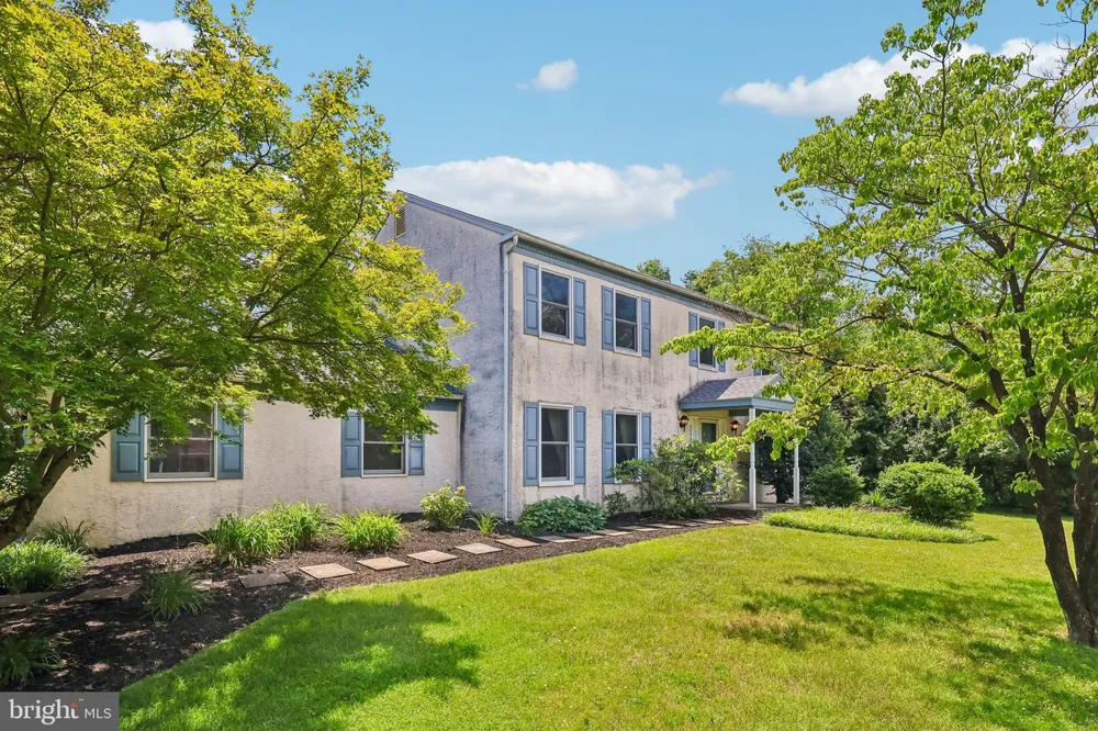 8 LONG DRIVE Downingtown, PA 19335